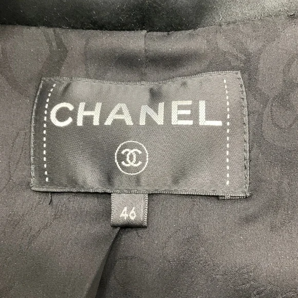 CHANEL BLACK / GREY / SILVER 2016 CC LOGO BUTTON FANTASY TWEED JACKET - Picture 4 of 6